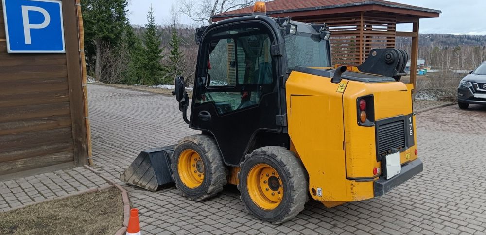 Фронтальный погрузчик Услуги минипогрузчика JCB 175 для земляных работ взять в аренду, заказать, цены, услуги - Лиски
