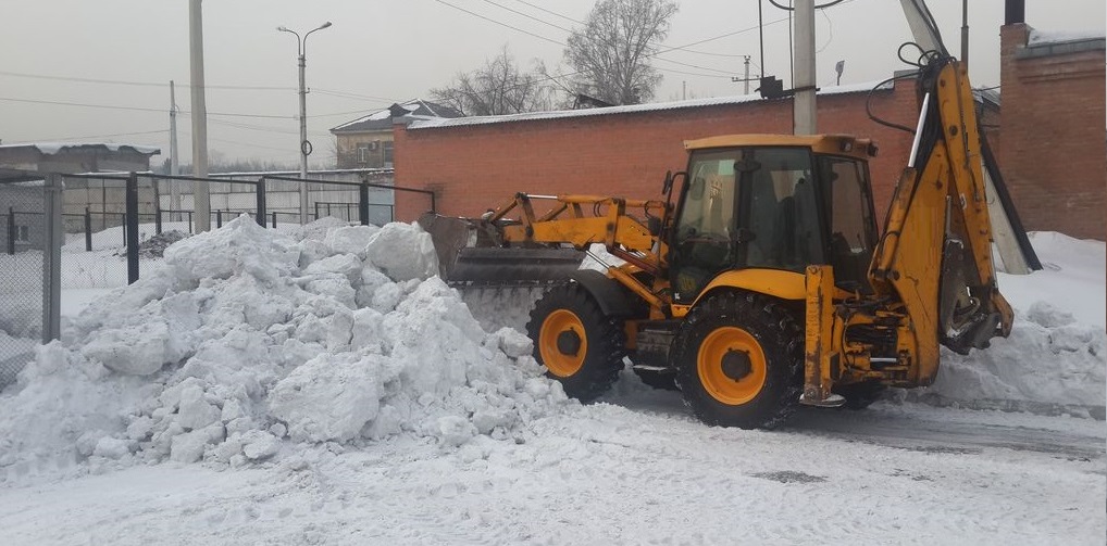 Экскаватор погрузчик для уборки снега и погрузки в самосвалы для вывоза в Борисоглебске