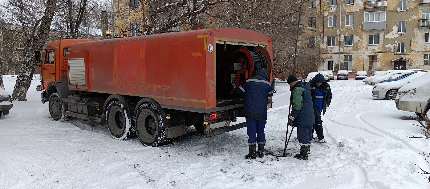 Прочистка канализации от засоров гидропромывочной машиной и специальным оборудованием в Новохоперске