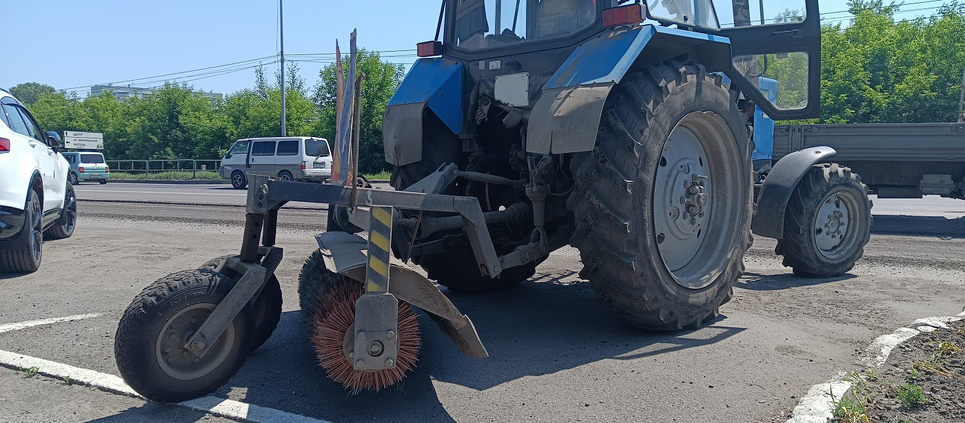 Услуги трактора с щеткой МТЗ в Поворино