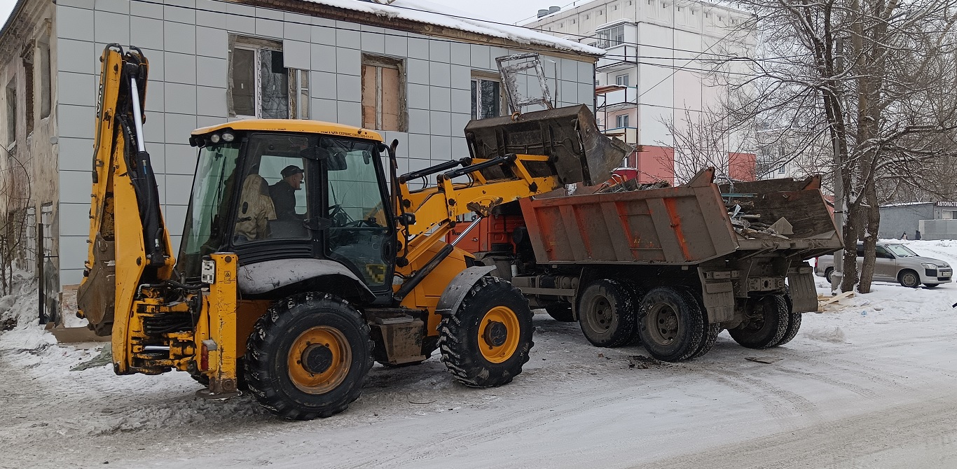 Уборка и вывоз строительного мусора, ТБО с помощью экскаватора и самосвала в Боброве